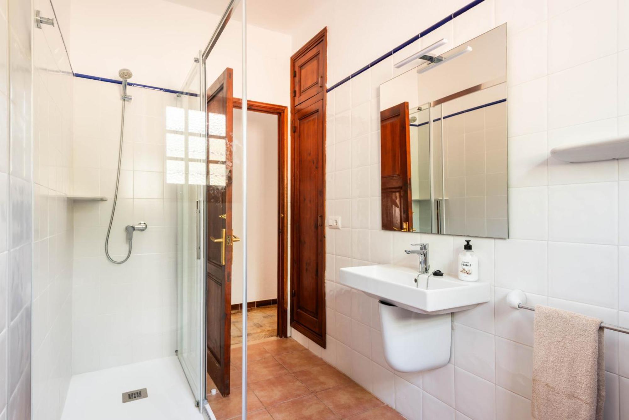 Nineta Villa *