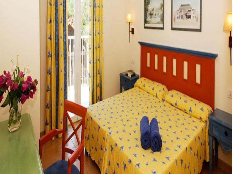 Apartahotel Comitas Isla Del Aire Punta Prima (Menorca)