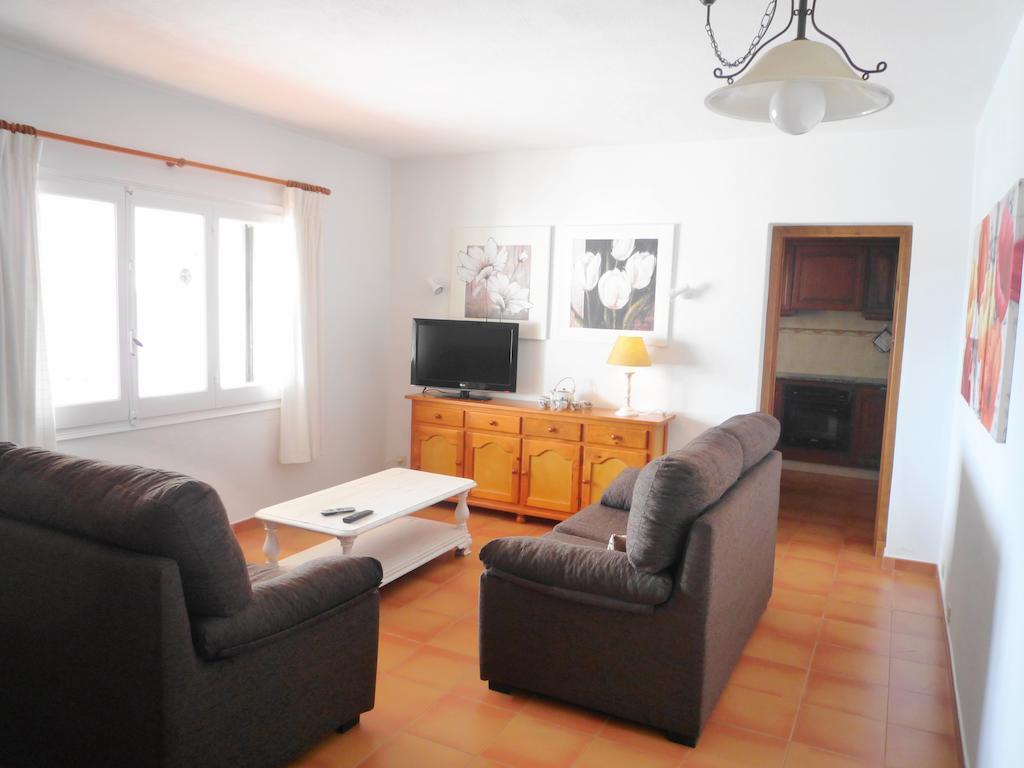 Neus Villa *