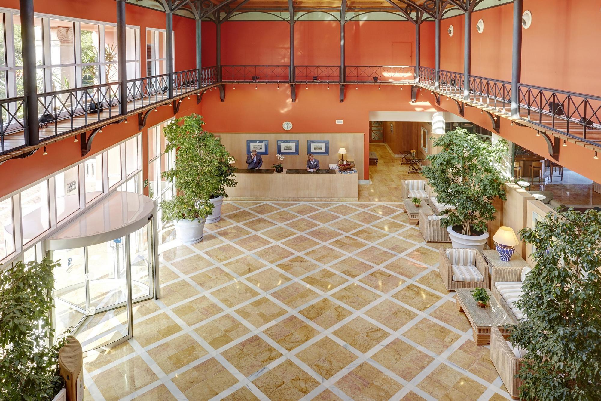 Grupotel Playa Club Apartahotel 4*