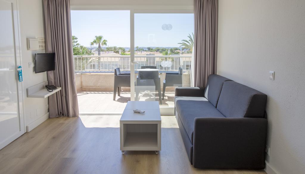 Apartamento Sunconnect Delfines Cala'N Forcat (Menorca)