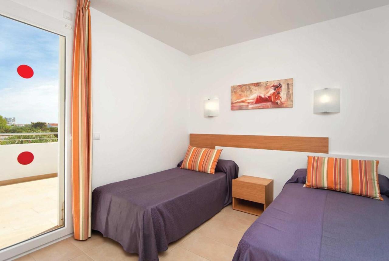 Ona Villa *