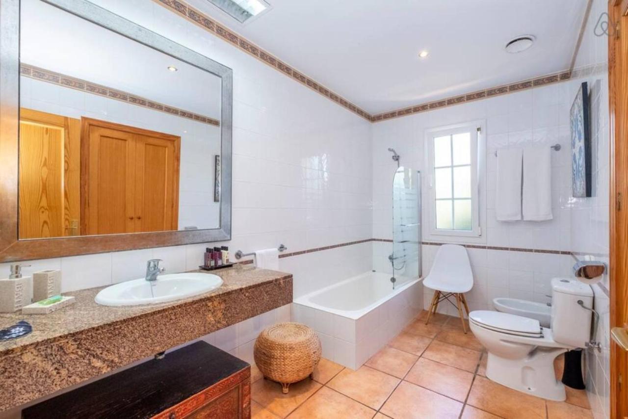Villa Bini Vent - Elegant Large Near The Beach, Amazing Sea Views *