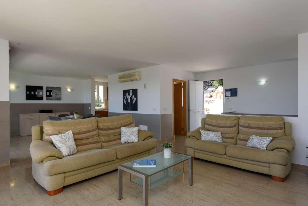 Rachel Villa Arenal d'en Castell