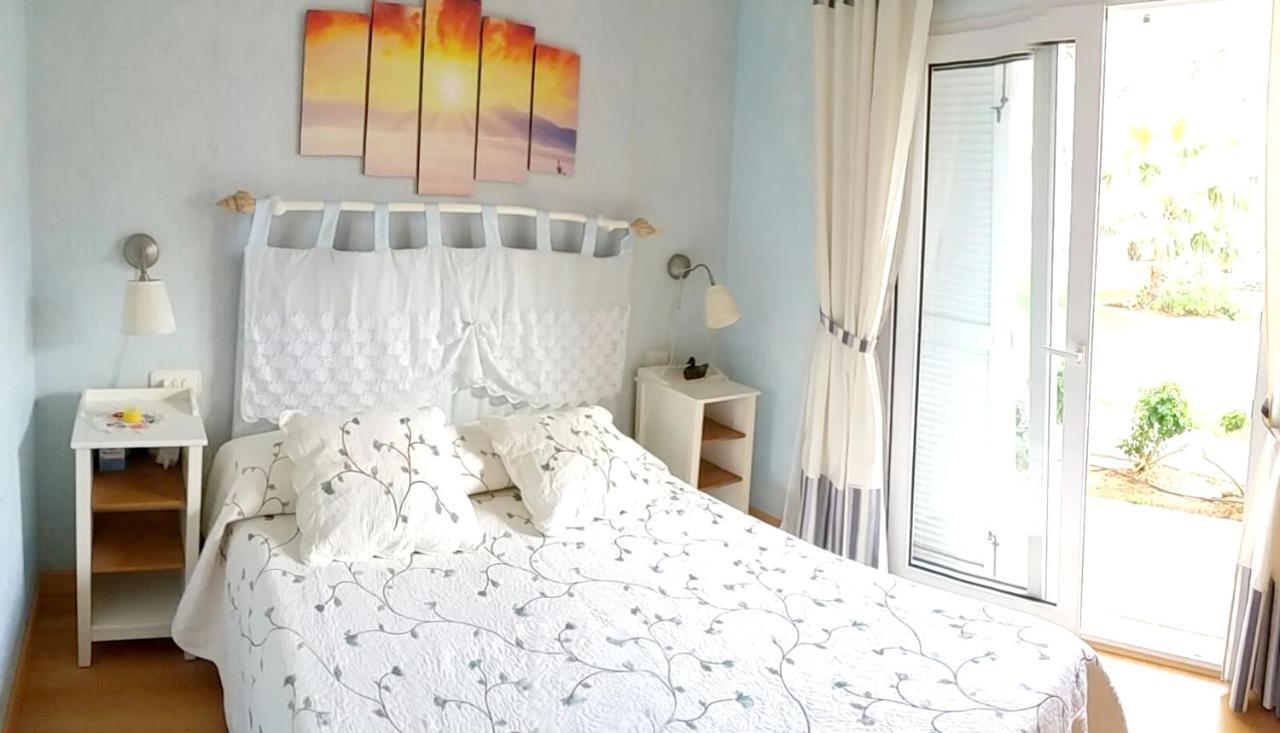 With 2 Bedrooms In With Shared Pool Enclosed Garden And Wifi *