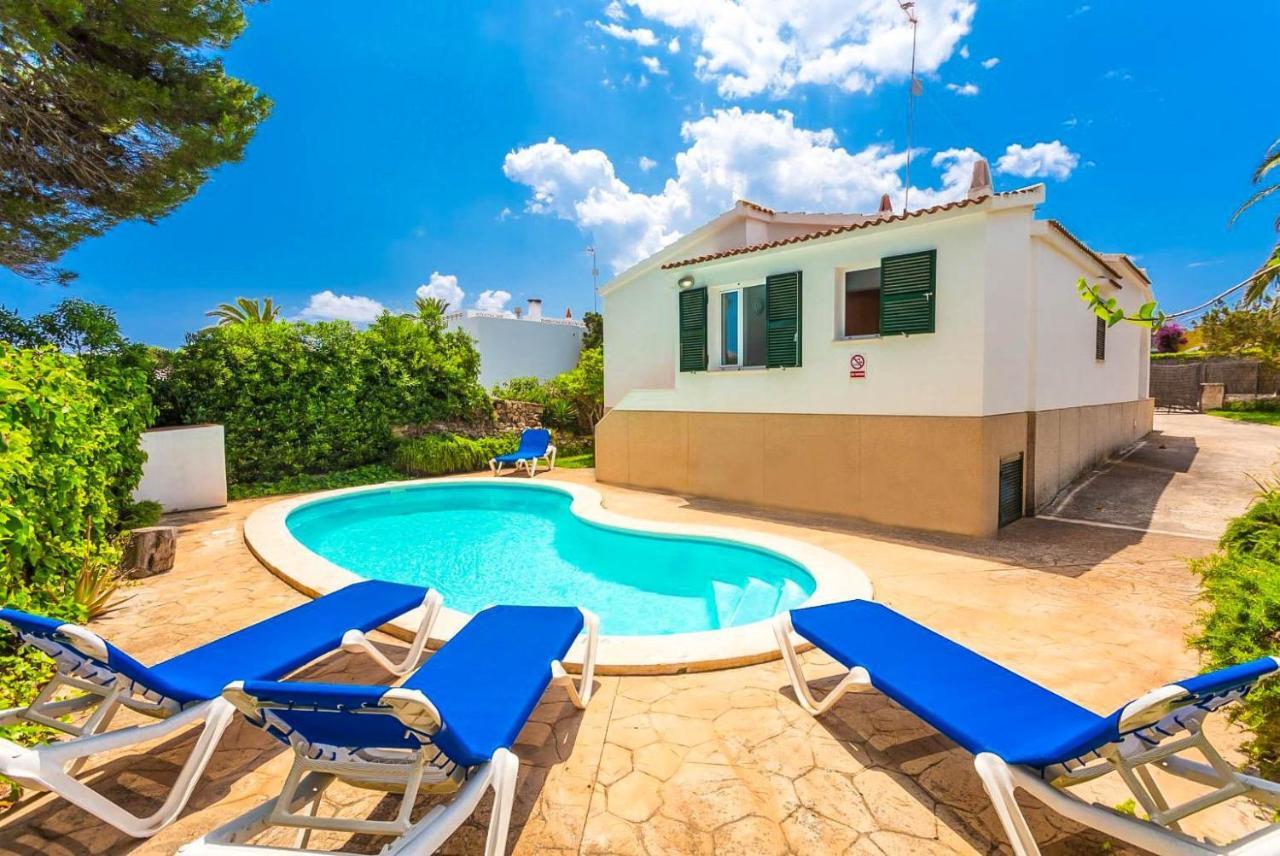 Gloria Villa *