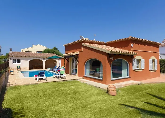 Villa Hegoalde by Villa Plus
