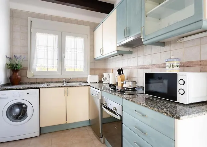 Can Esmo! 6 Hosts, 3 Bedrooms And A Private Pool