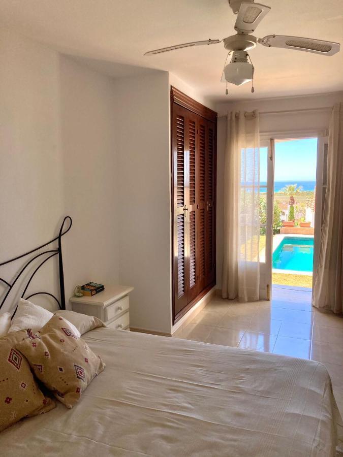 Zodiac Acuario Villa *