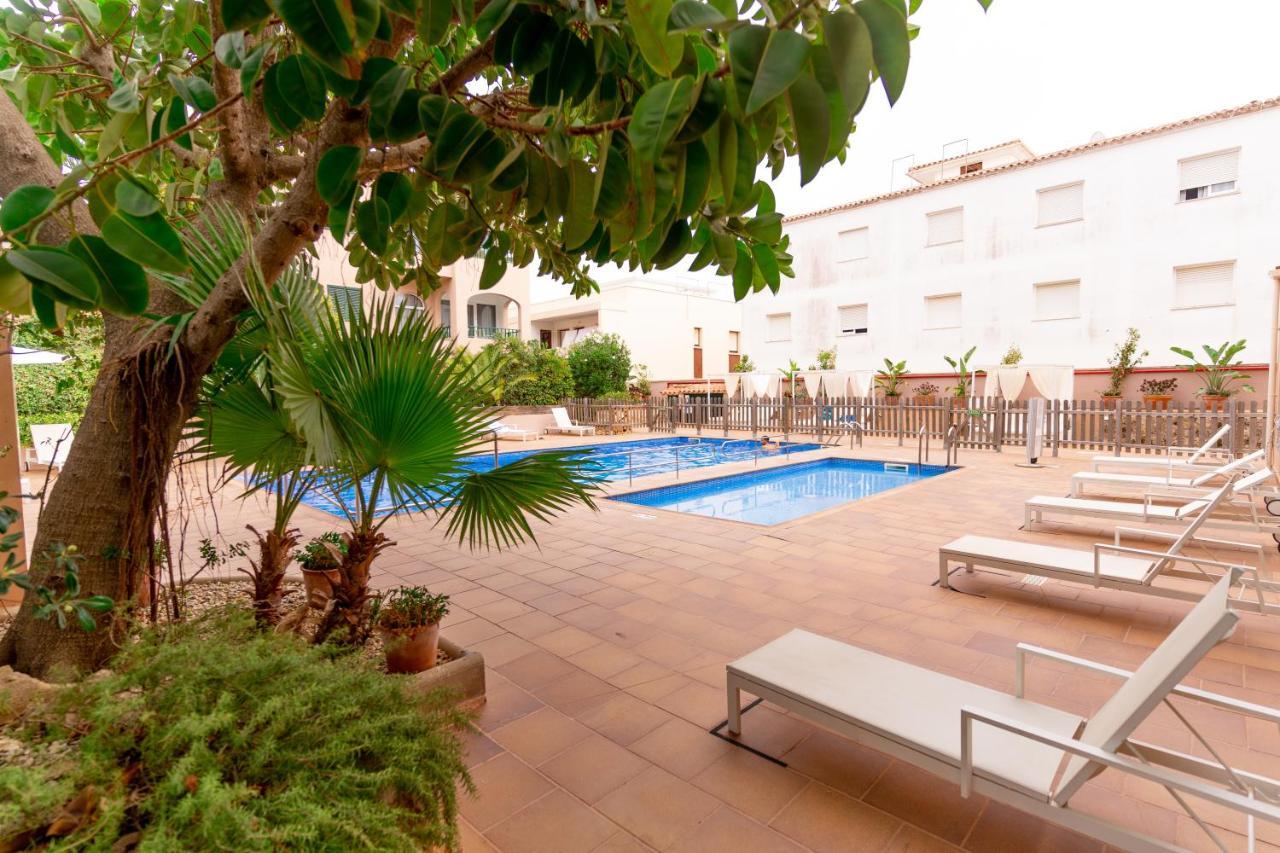 Royal Life Aparthotel 3*