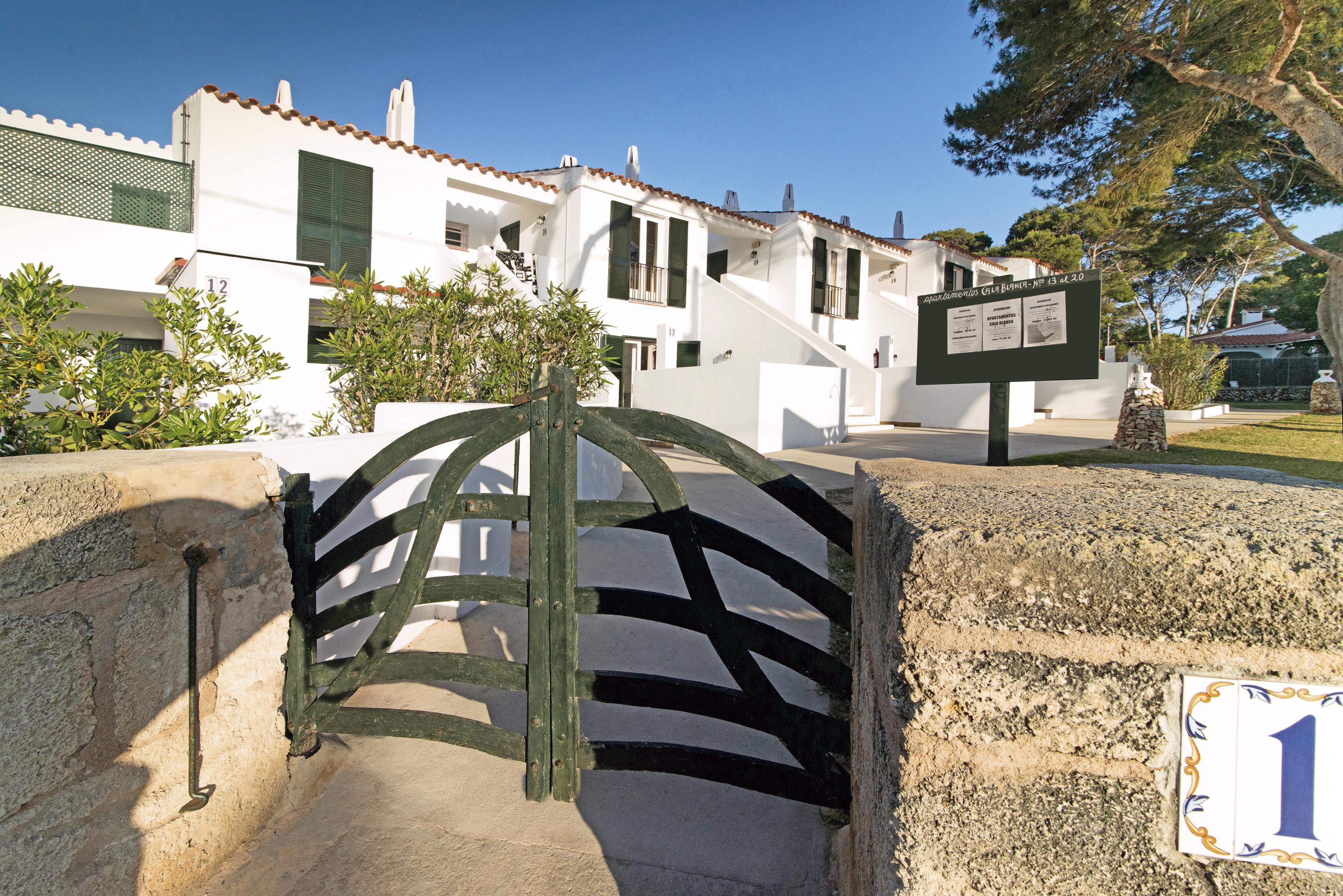 Cala Blanca *