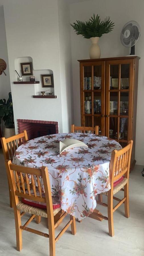 Con Encanto En Residencial Con Piscina Apartment