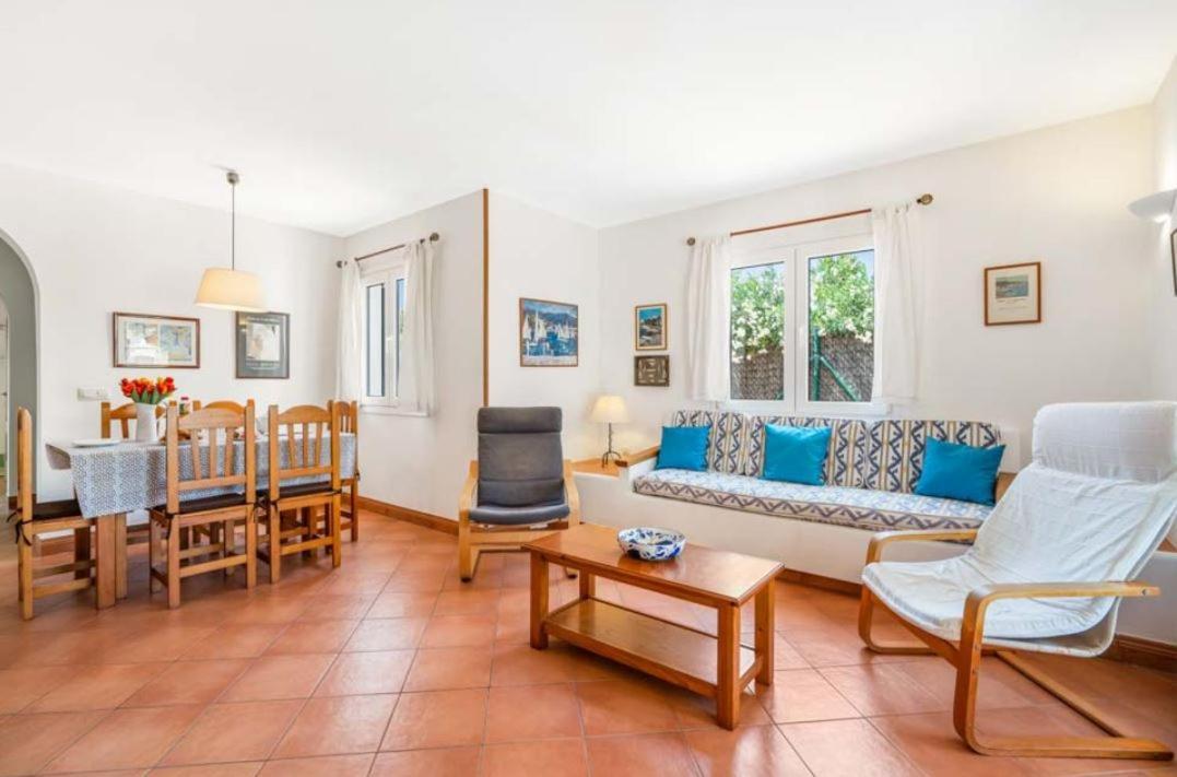 Flores Calan Blanes Holiday home *