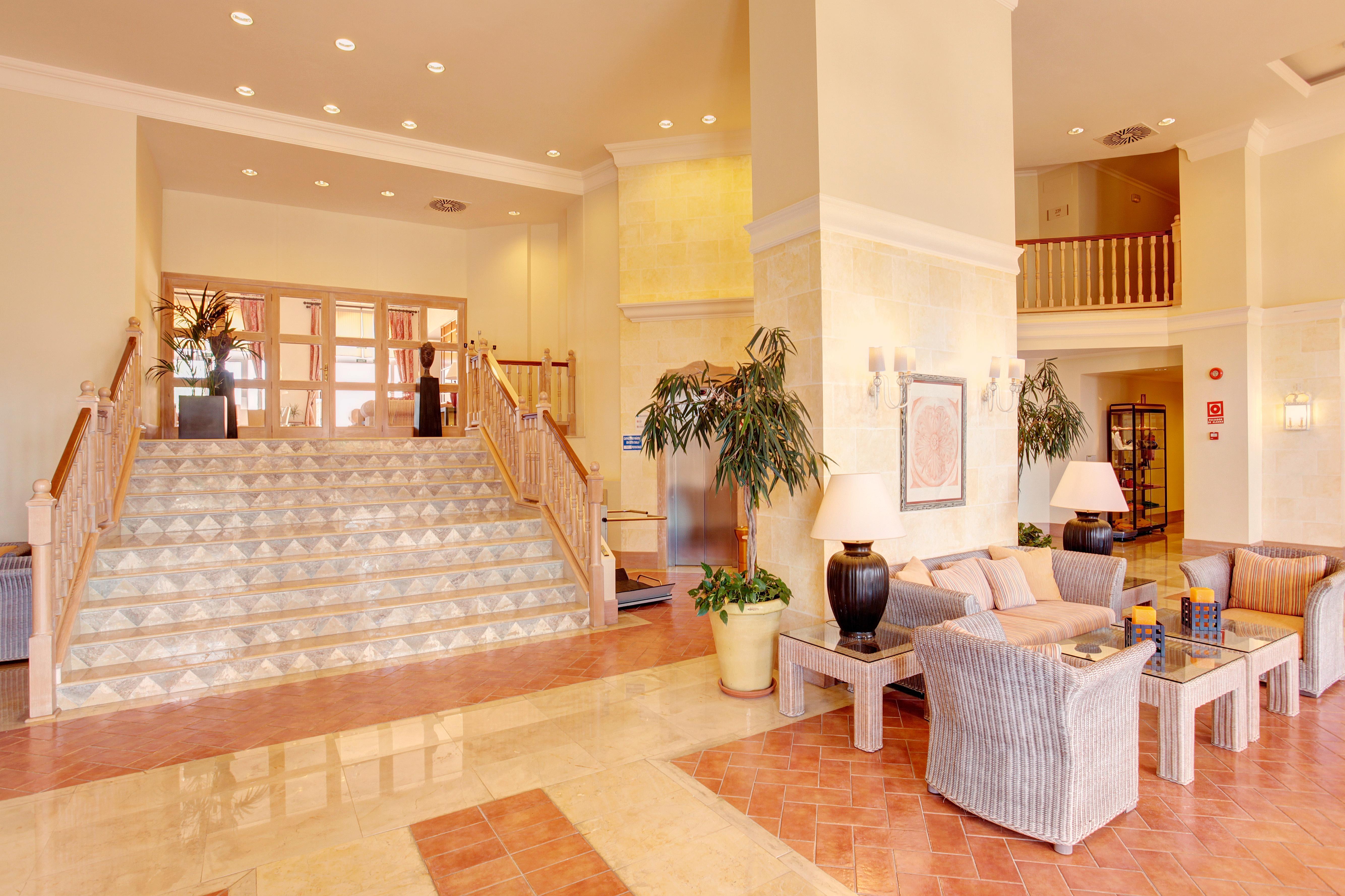 Grupotel Macarella & Aparthotel