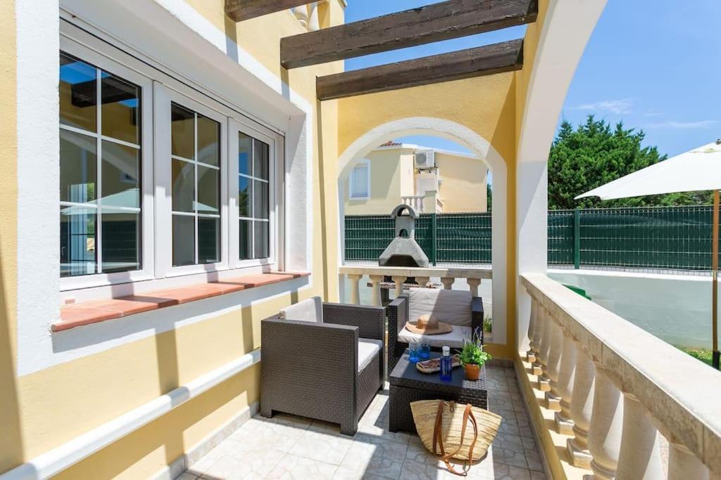 Can Esmo! 6 Hosts, 3 Bedrooms And A Private Pool *