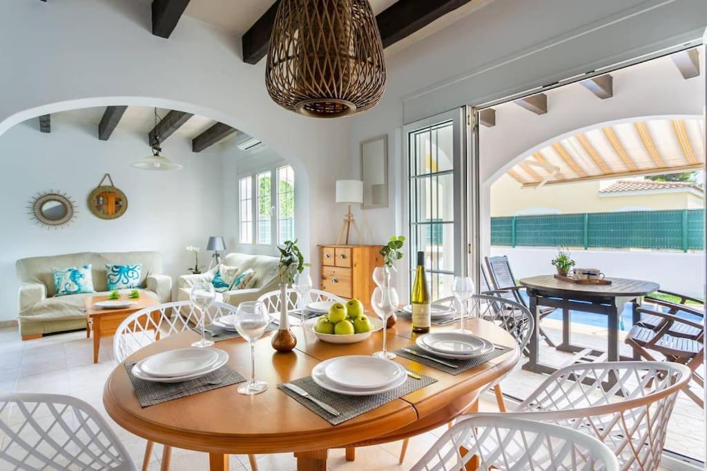 Can Esmo! 6 Hosts, 3 Bedrooms And A Private Pool *
