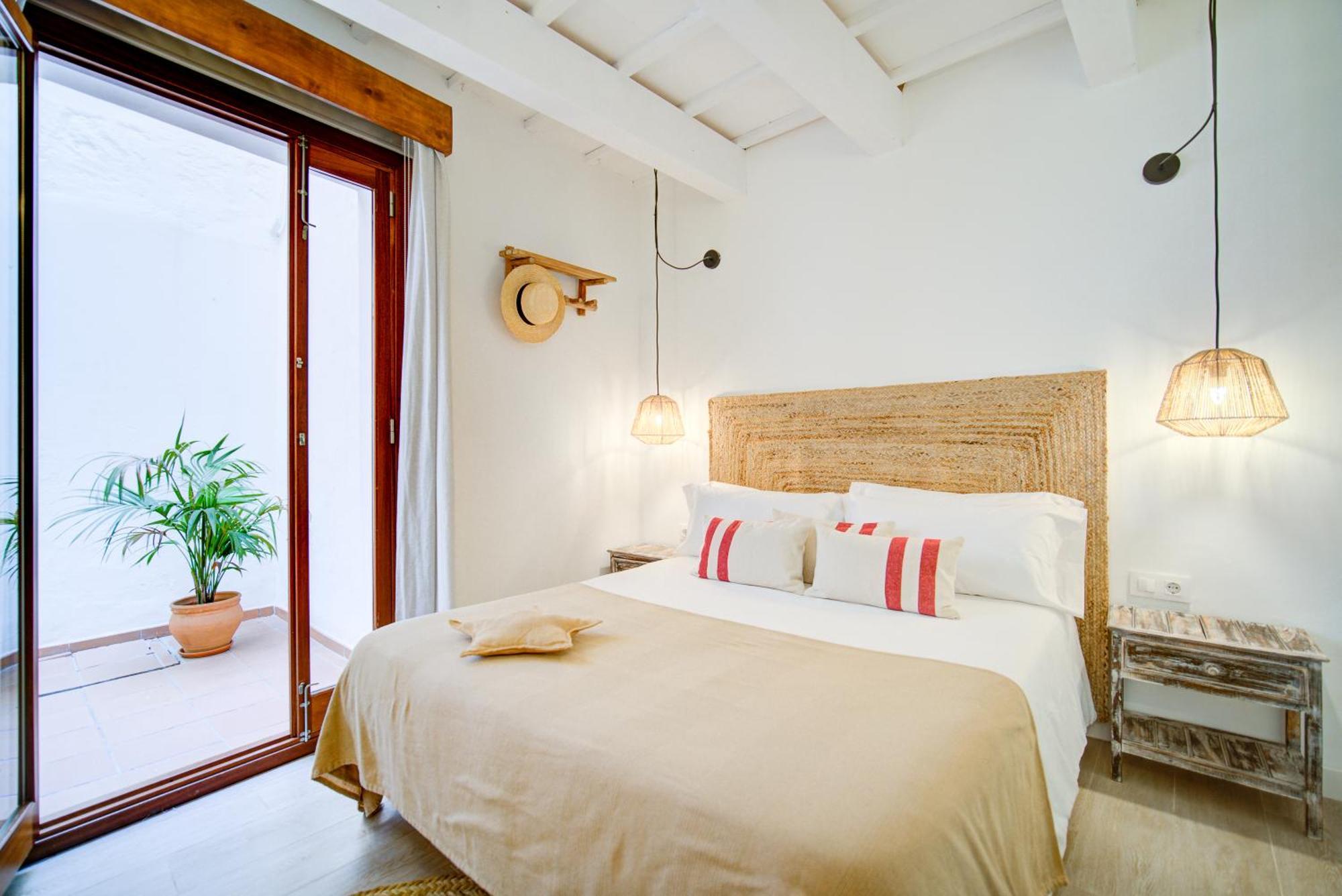 Calma Hotel *