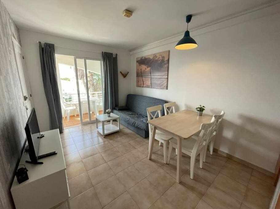 Mitjana Con Piscina Apartment