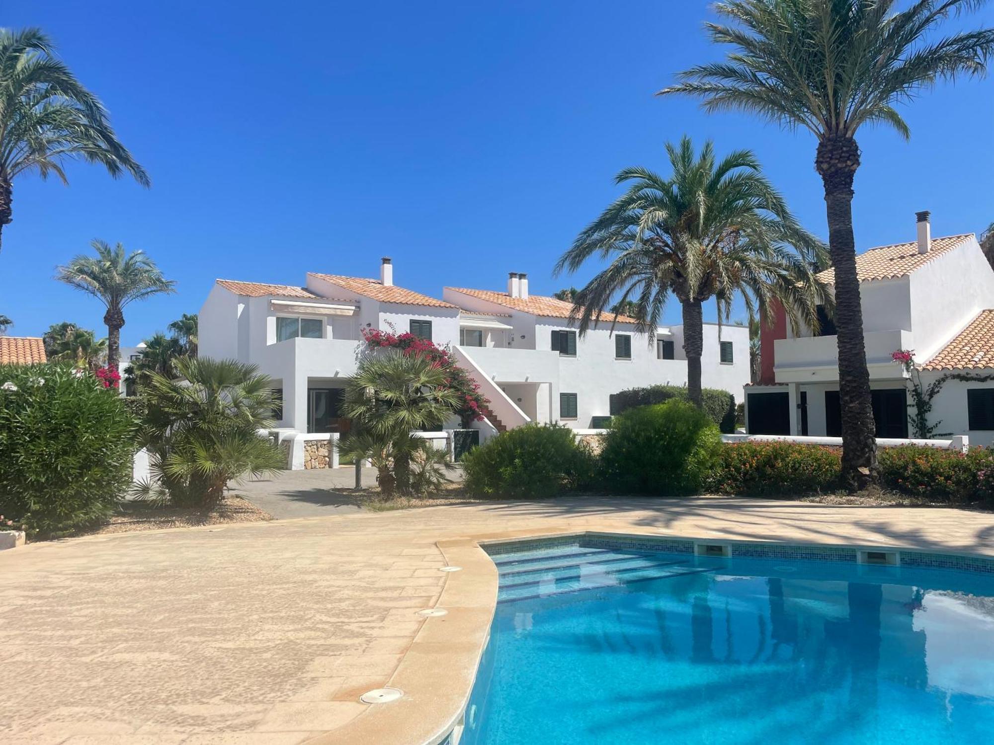 Vicent.- A Pie De Piscina Sa Caleta