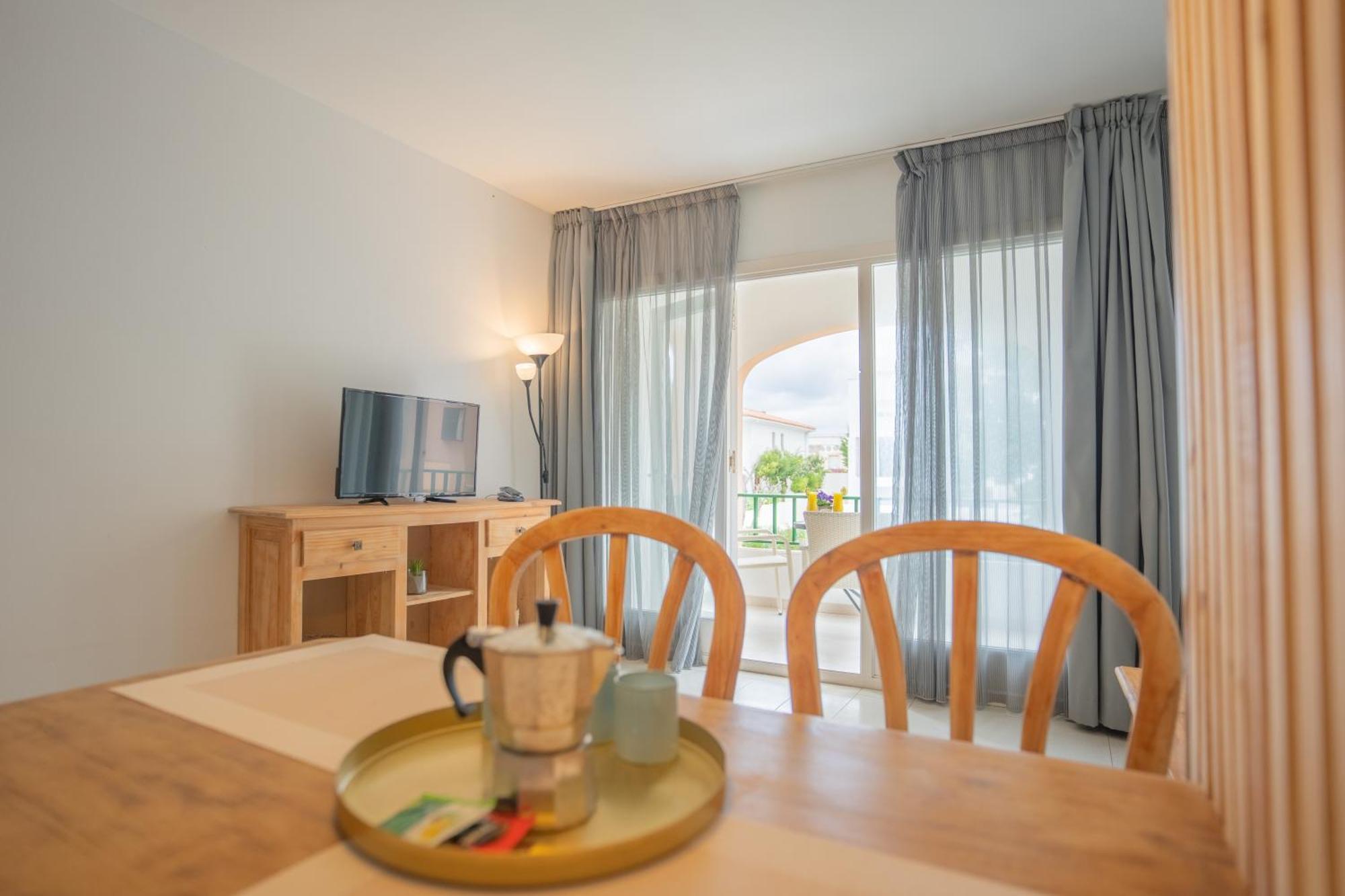 Royal Life Aparthotel 3*