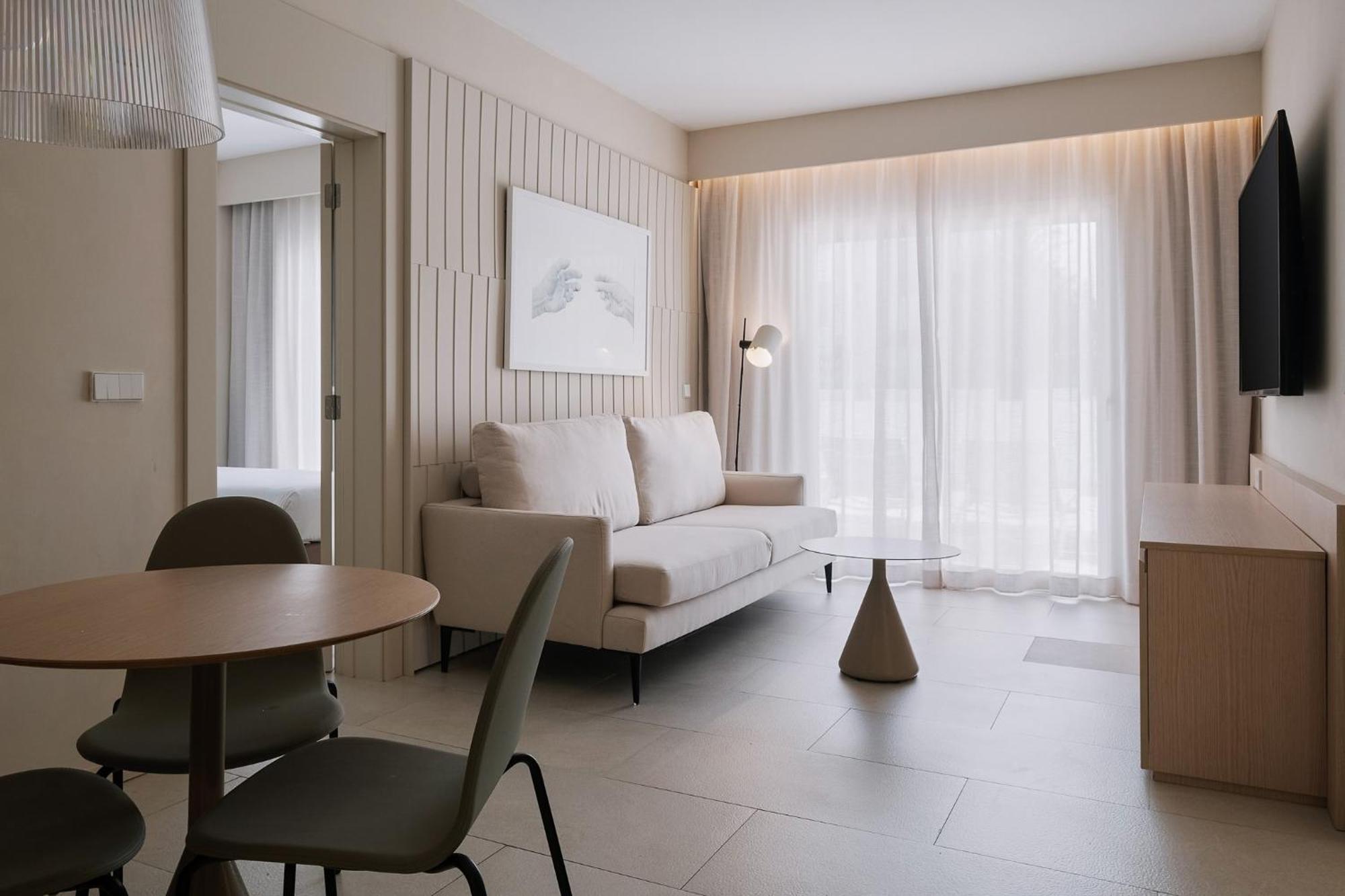 Apartahotel Prinsotel La Caleta 4*