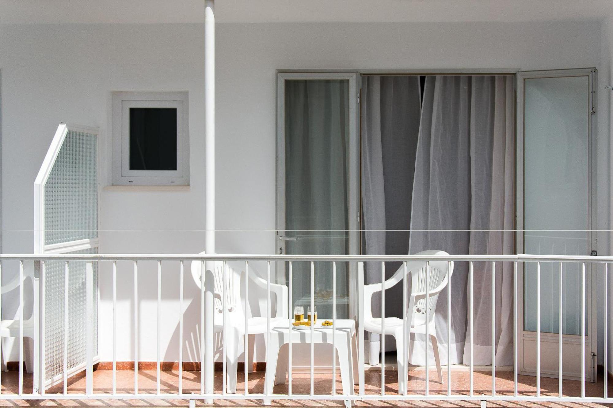 Hostal Menurka Hostel *