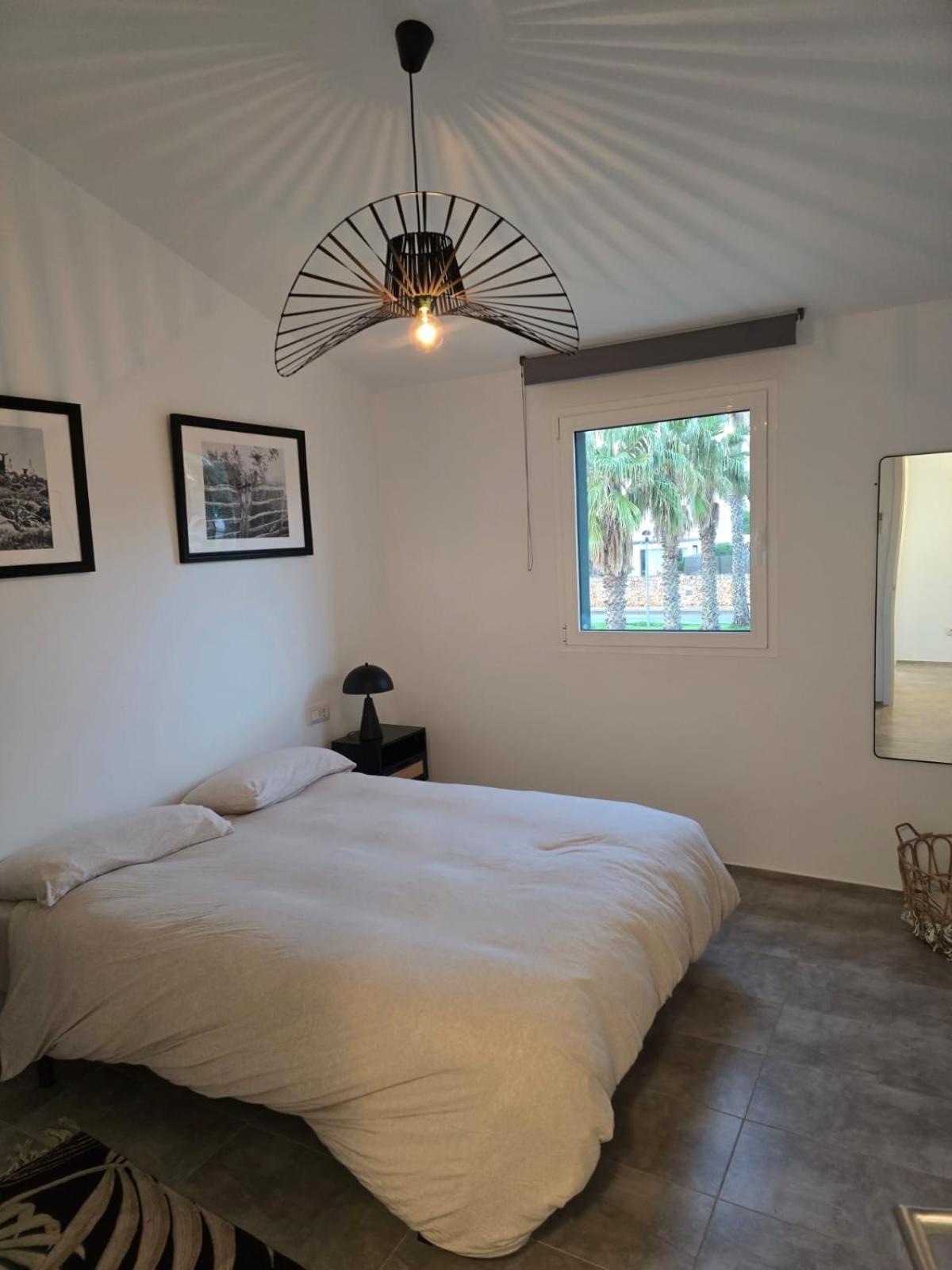 Cozy - 100m Away Sa Caleta