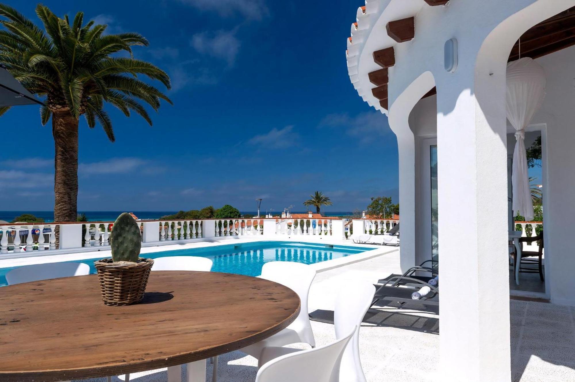 Strandnahe German Mit Grosser Poolterrasse