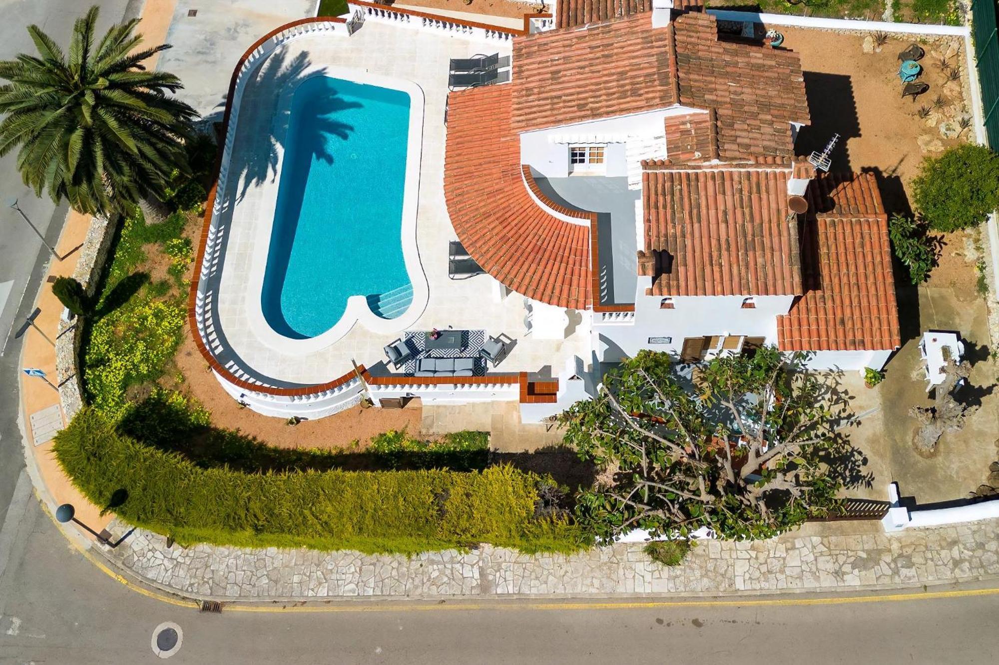 Strandnahe German Mit Grosser Poolterrasse Сasa de vacaciones Son Bou