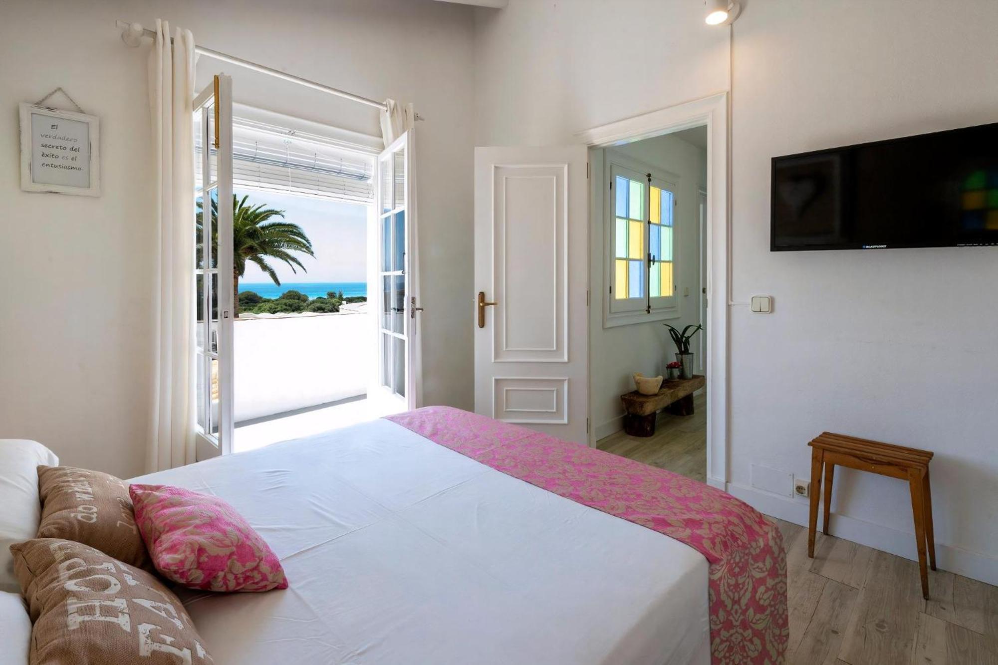 Strandnahe German Mit Grosser Poolterrasse Сasa de vacaciones Son Bou