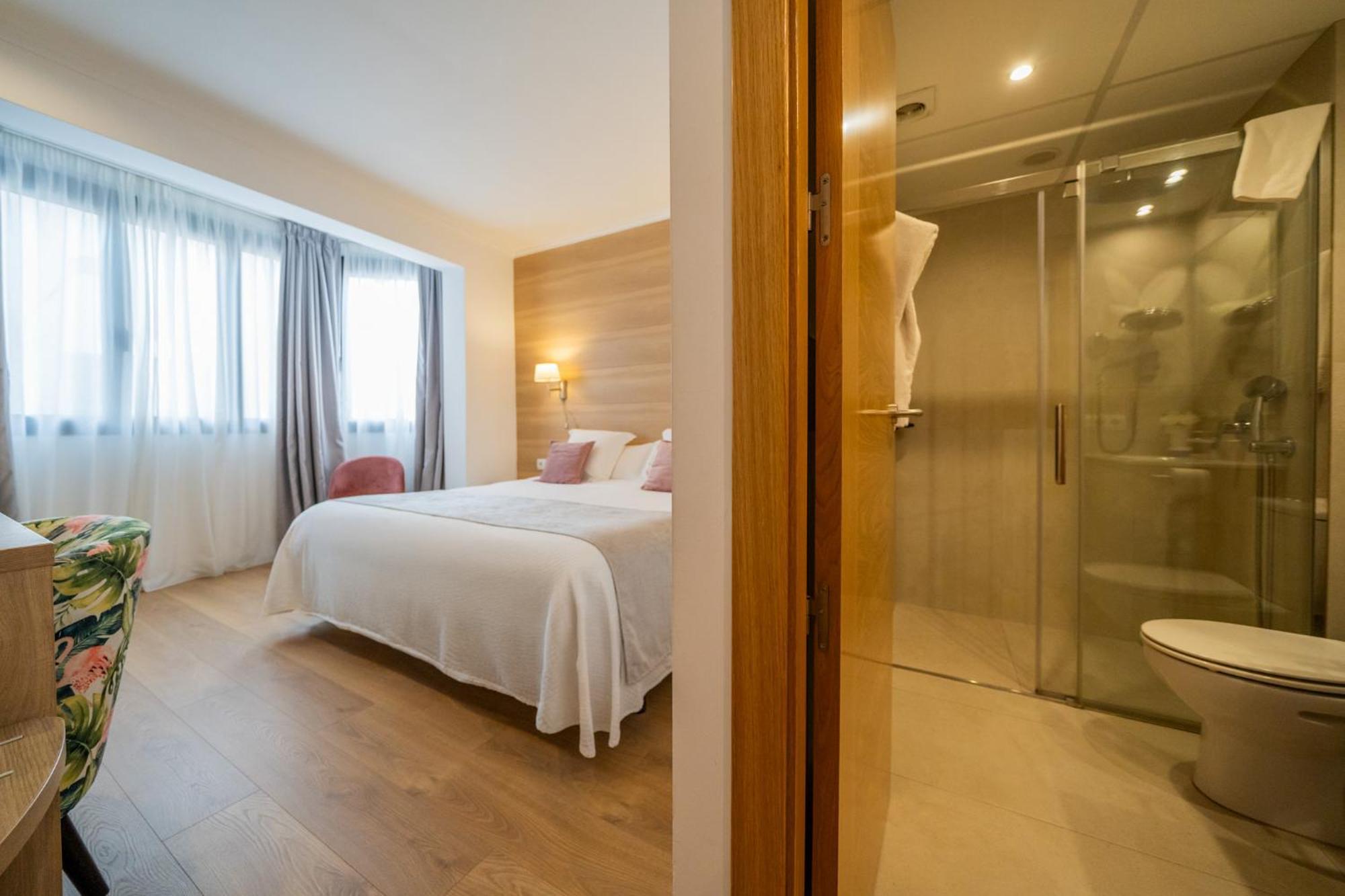 Hostal Menurka Hostel