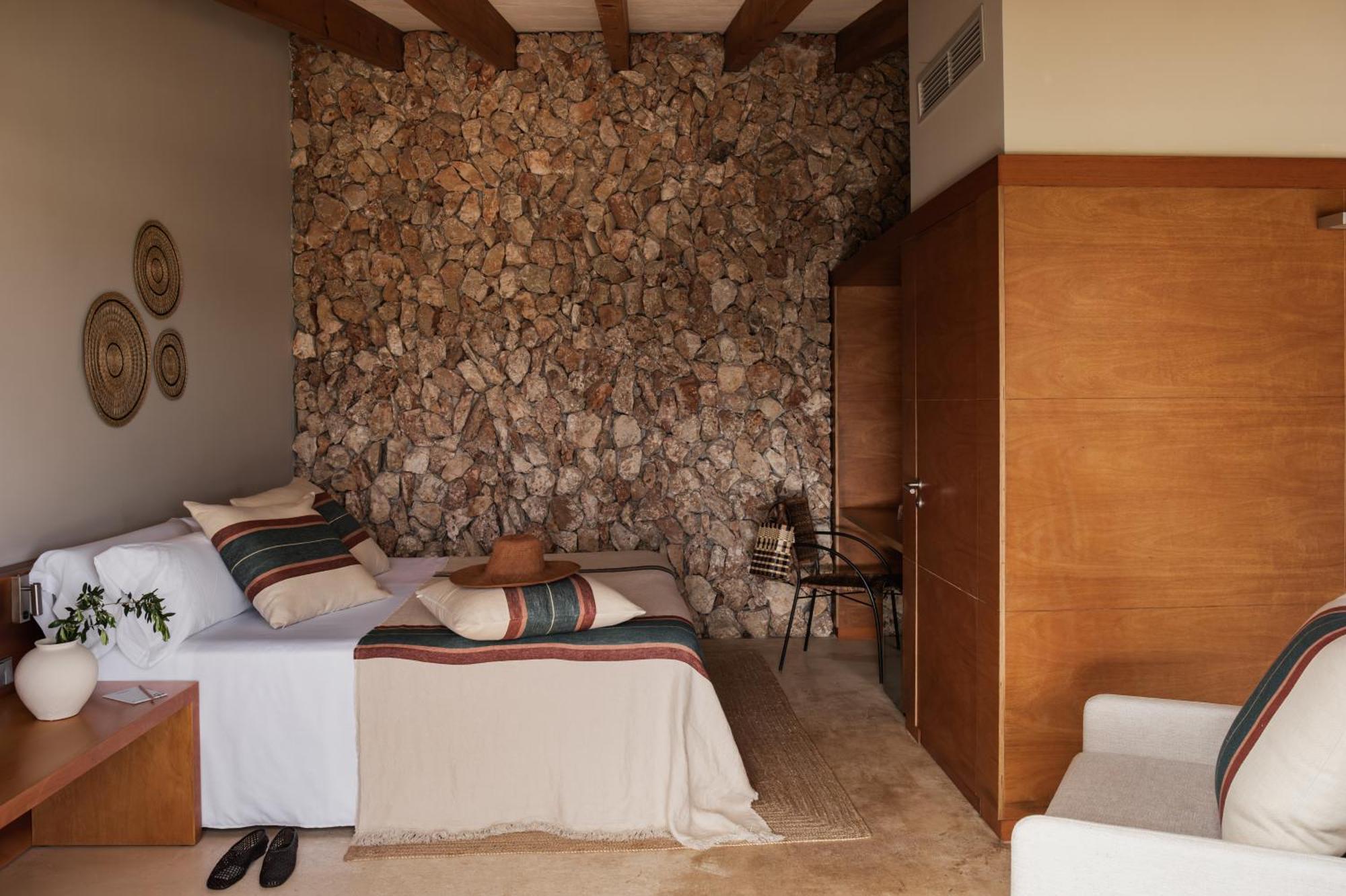 Binissaida Boutique 4*