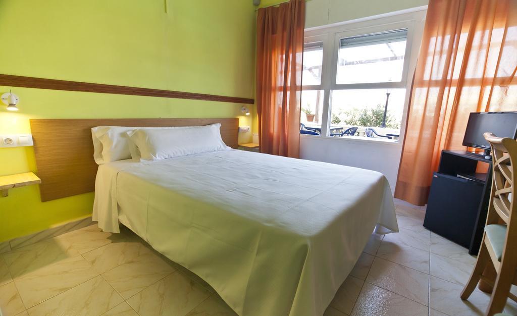 Cala Bona Y Mar Blava Hotel