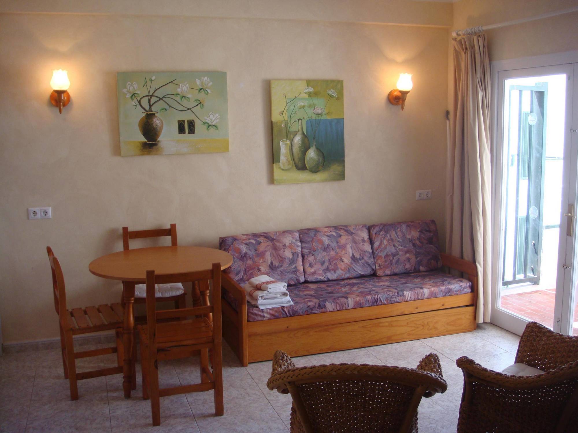 Apartahotel Vistamar 3*