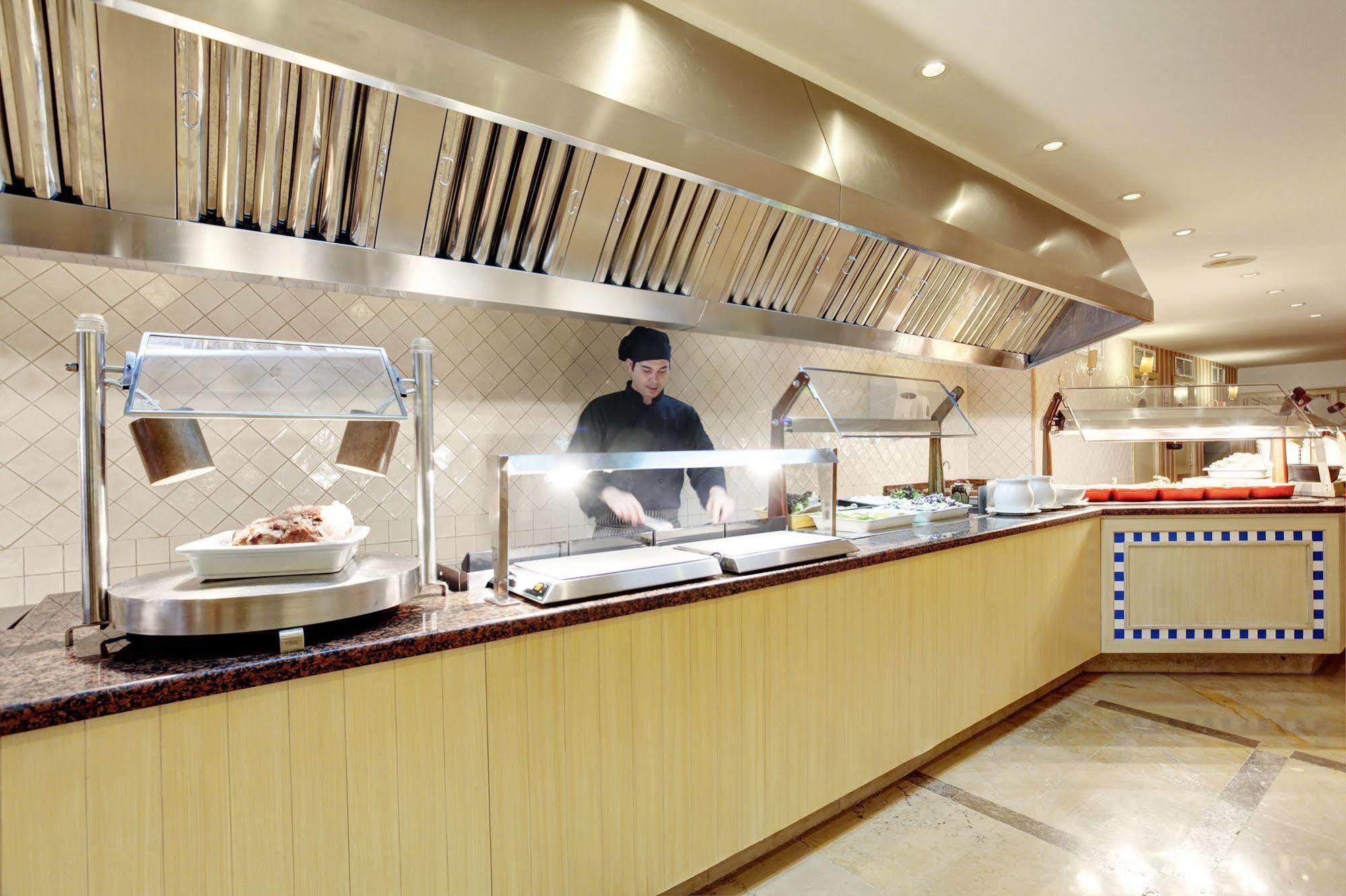Grupotel Macarella & 4*