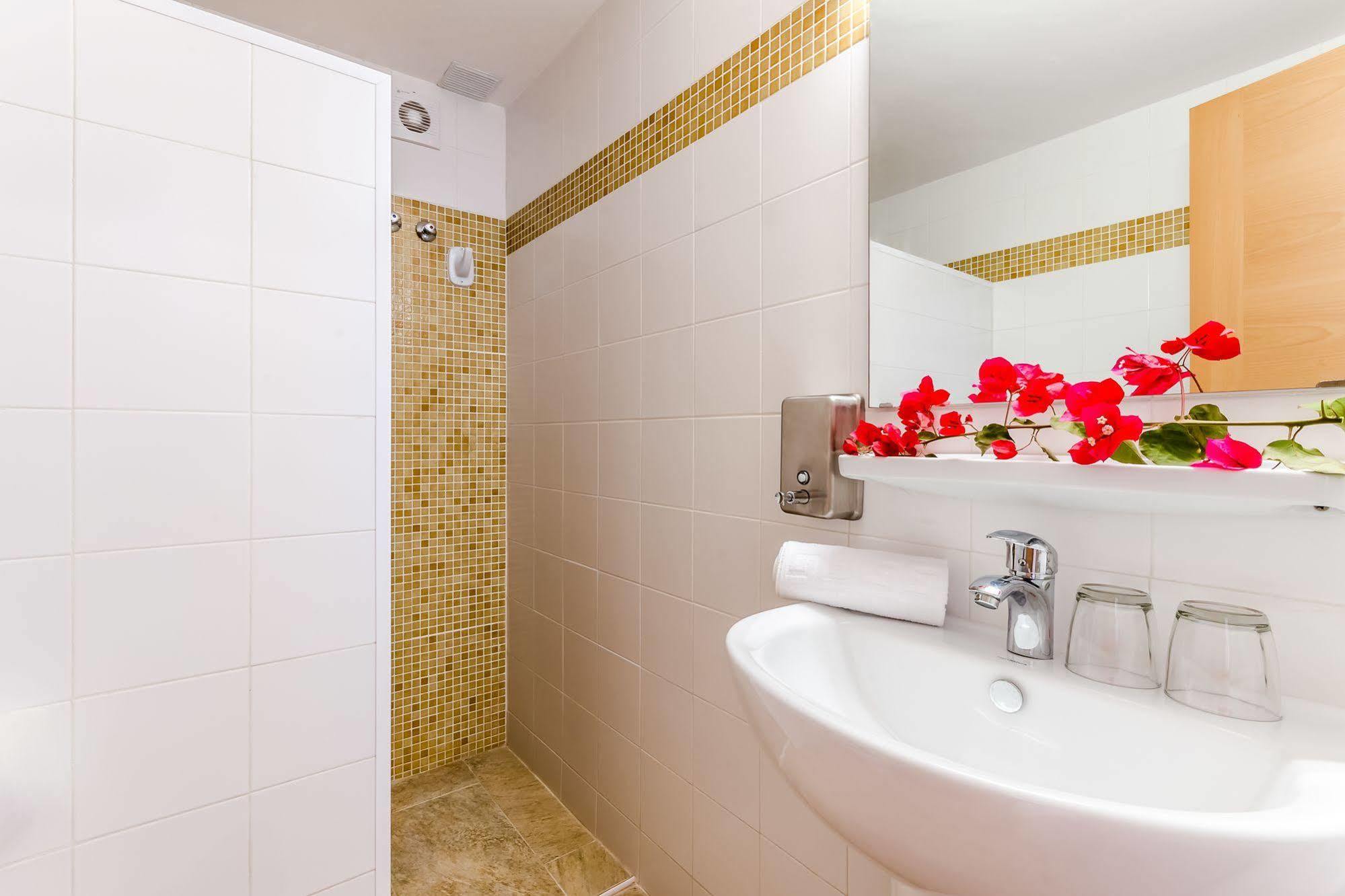 Apartahotel Blancala Cala Blanca (Menorca)